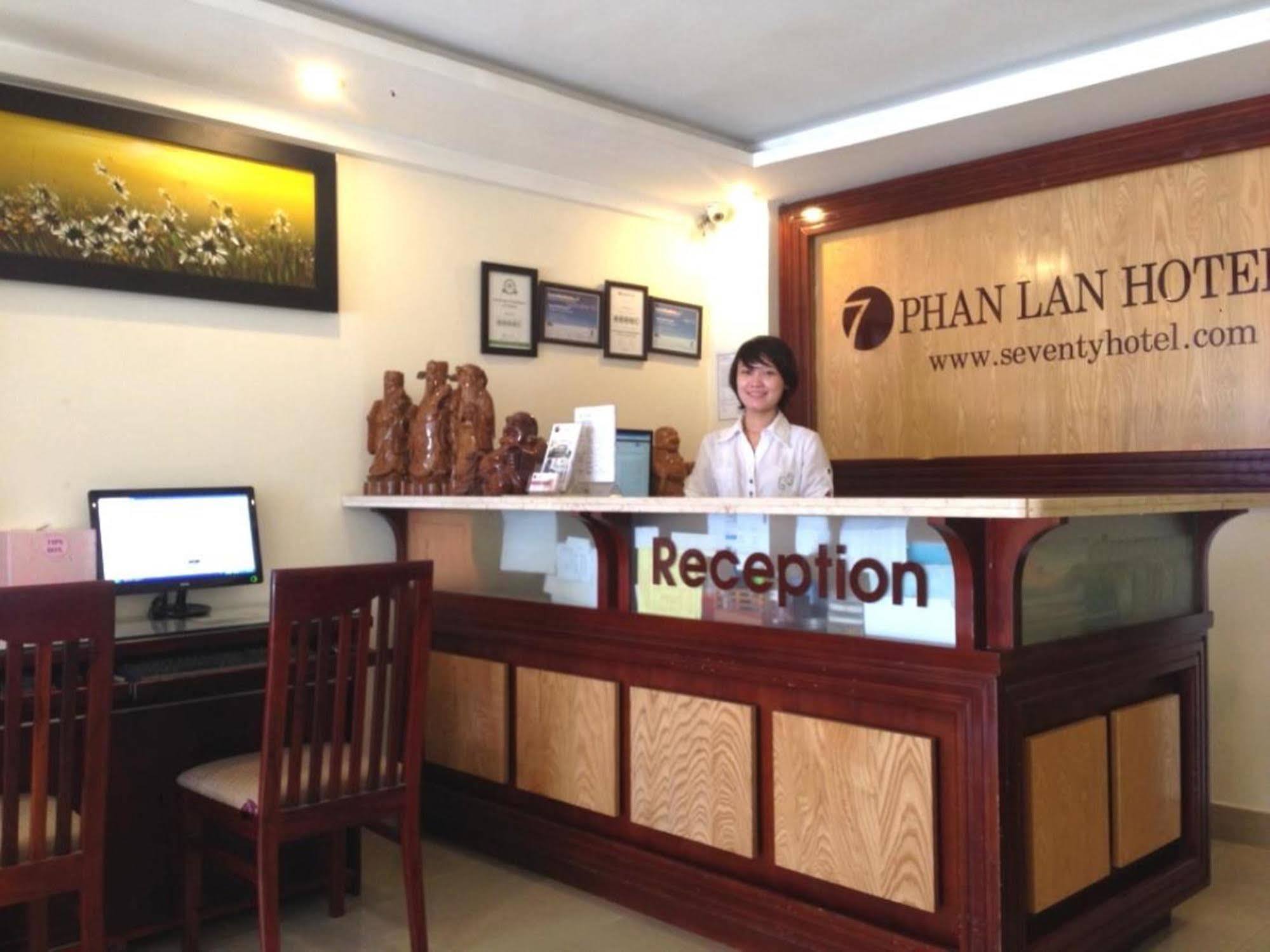 Oyo 438 Small Bay Hotel Thành Pho Ho Chí Minh Esterno foto