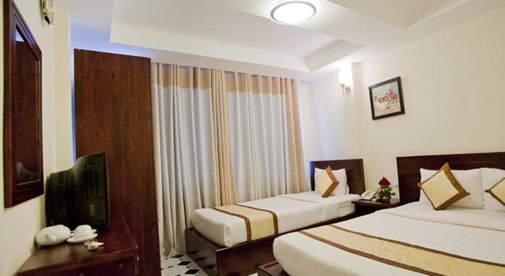Oyo 438 Small Bay Hotel Thành Pho Ho Chí Minh Esterno foto