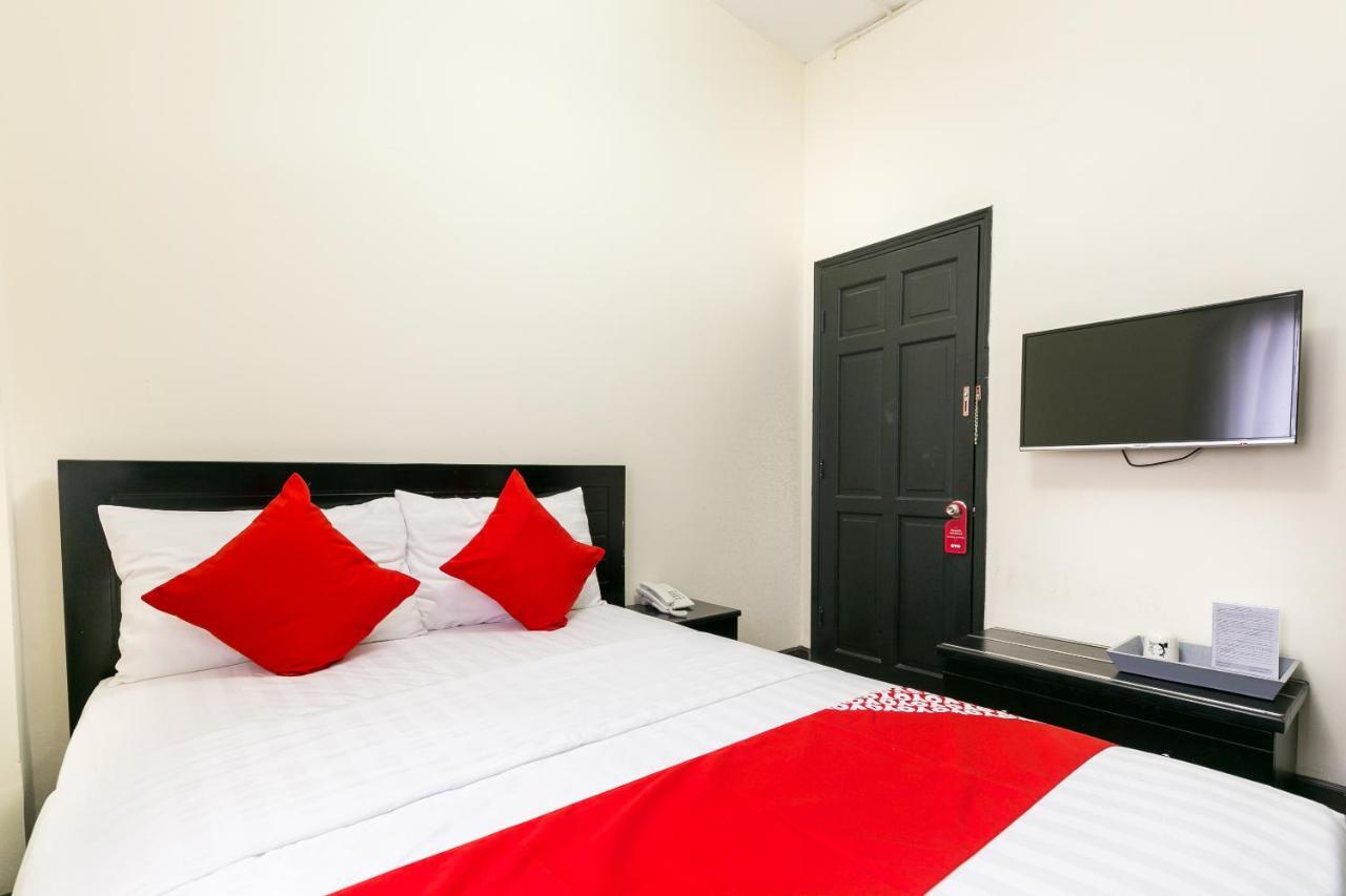 Oyo 438 Small Bay Hotel Thành Pho Ho Chí Minh Esterno foto
