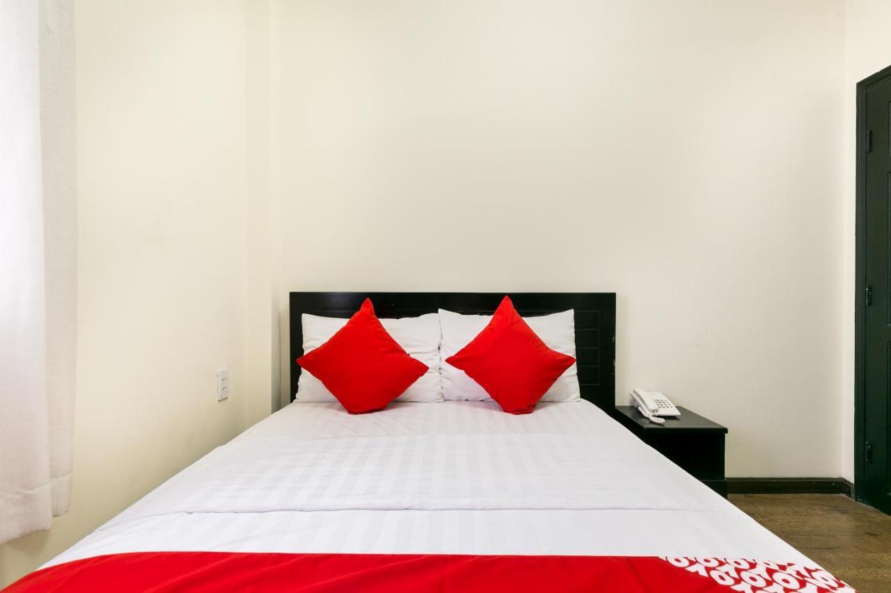 Oyo 438 Small Bay Hotel Thành Pho Ho Chí Minh Esterno foto