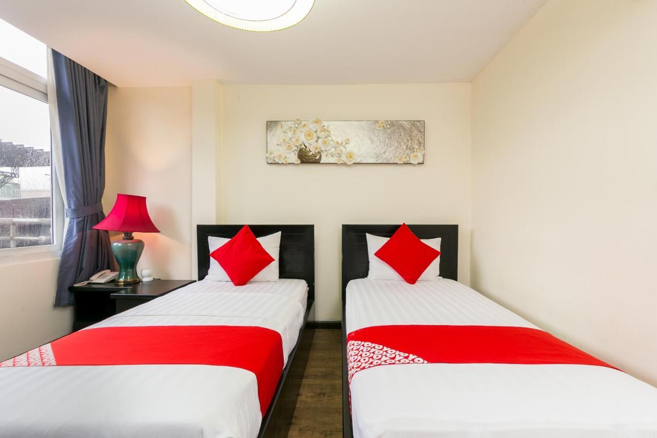 Oyo 438 Small Bay Hotel Thành Pho Ho Chí Minh Esterno foto